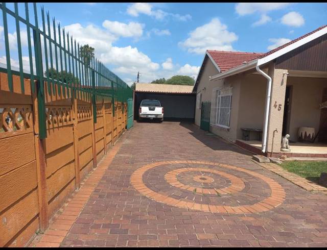 4 BEDROOM HOUSE FOR SALE IN VAN DYK PARK